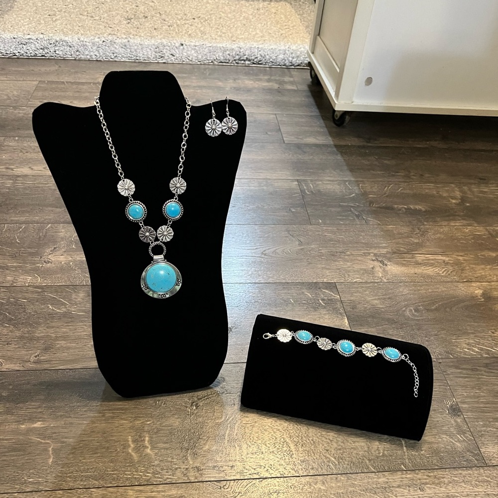 4 Pc Fashion Jewelry Set NEW‎